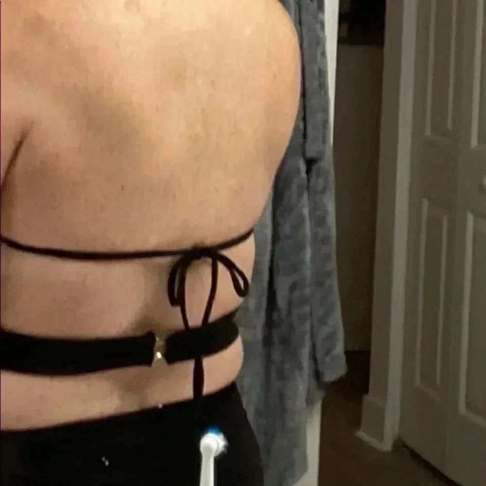 Express backless crop top - Picture 3 of 4